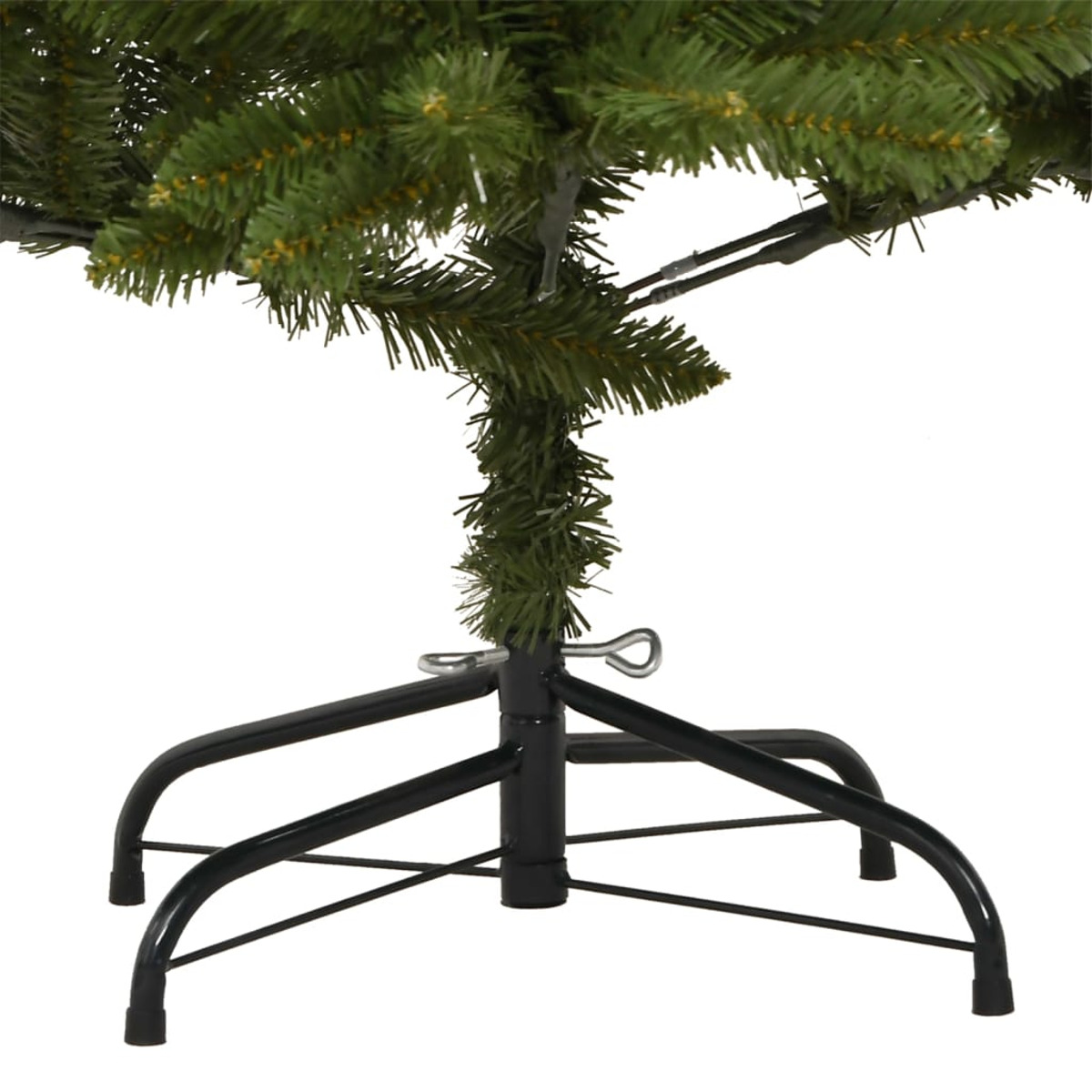 Fuß eines grünen Weihnachtsbaums auf weißem Hintergrund.