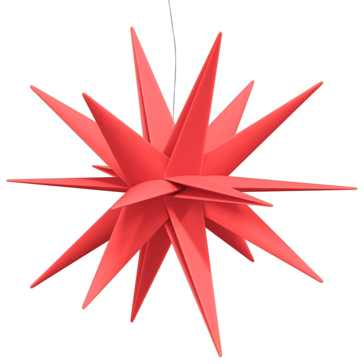 Ein roter sternförmiger Weihnachtsschmuck, der vor weißem Hintergrund hängt. Es hat viele Spitzen.