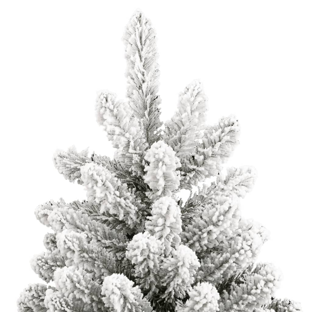 Nahaufnahme eines verschneiten Weihnachtsbaums. Weißer Schnee bedeckt die grünen Nadeln, frostiger Look.