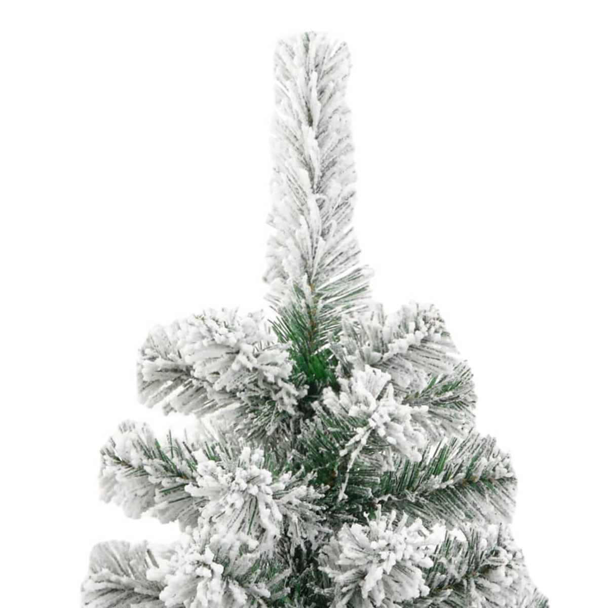 Nahaufnahme eines schneebedeckten Weihnachtsbaumzweigs, weißer Schnee auf grünen Nadeln.