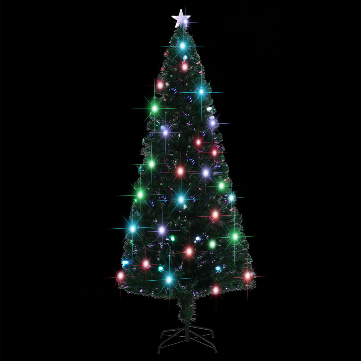 Ein beleuchteter Weihnachtsbaum steht vor schwarzem Hintergrund. Er hat bunte Lichter und einen Stern. Der Baum steht auf einem schwarzen Ständer.