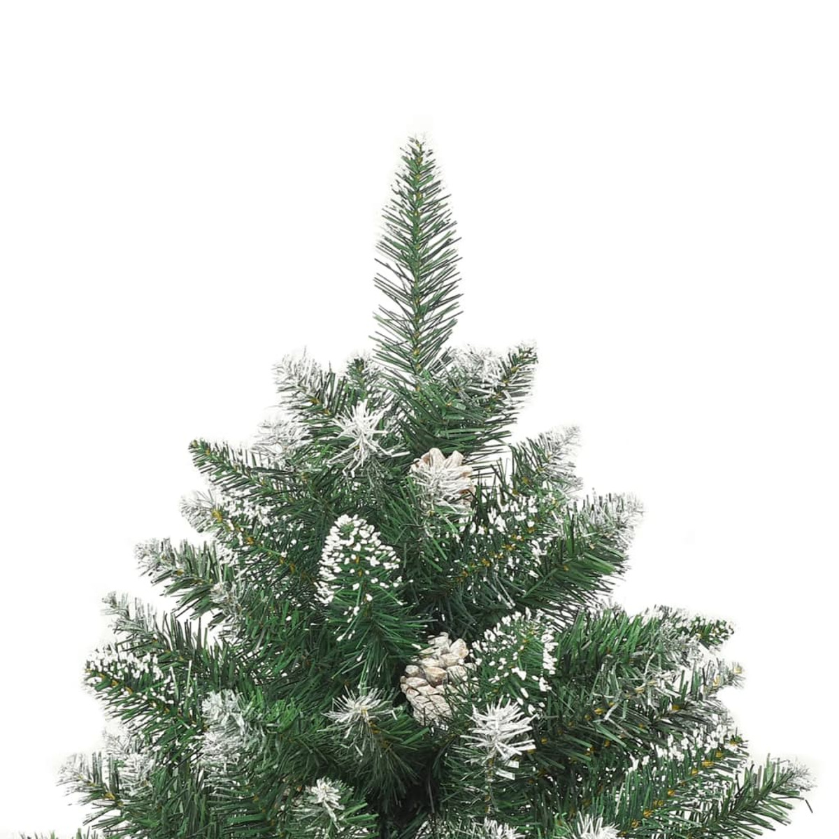 Ein Weihnachtsbaum mit grünen Nadeln und schneebedeckten Tannenzapfen.