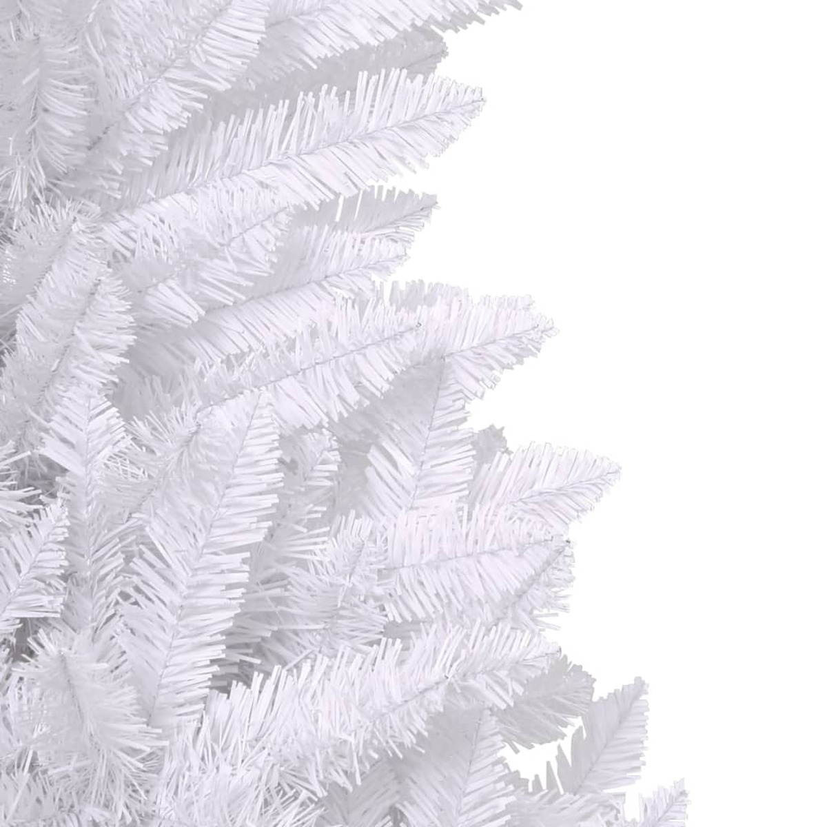 Weiße Weihnachtsbaumzweige, Nahaufnahme, vor weißem Hintergrund.