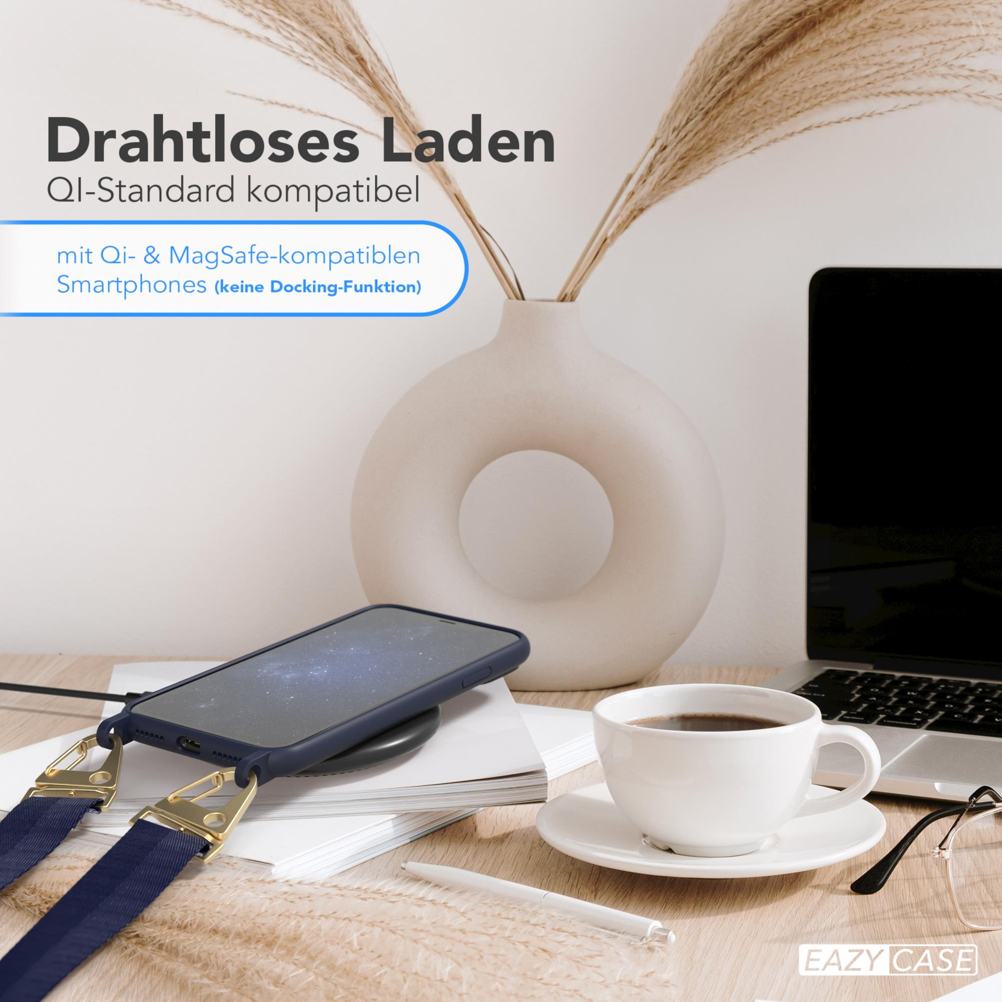 Ein Telefon auf einem kabellosen Ladegerät, mit Laptop und Kaffeetasse auf einem Holztisch.