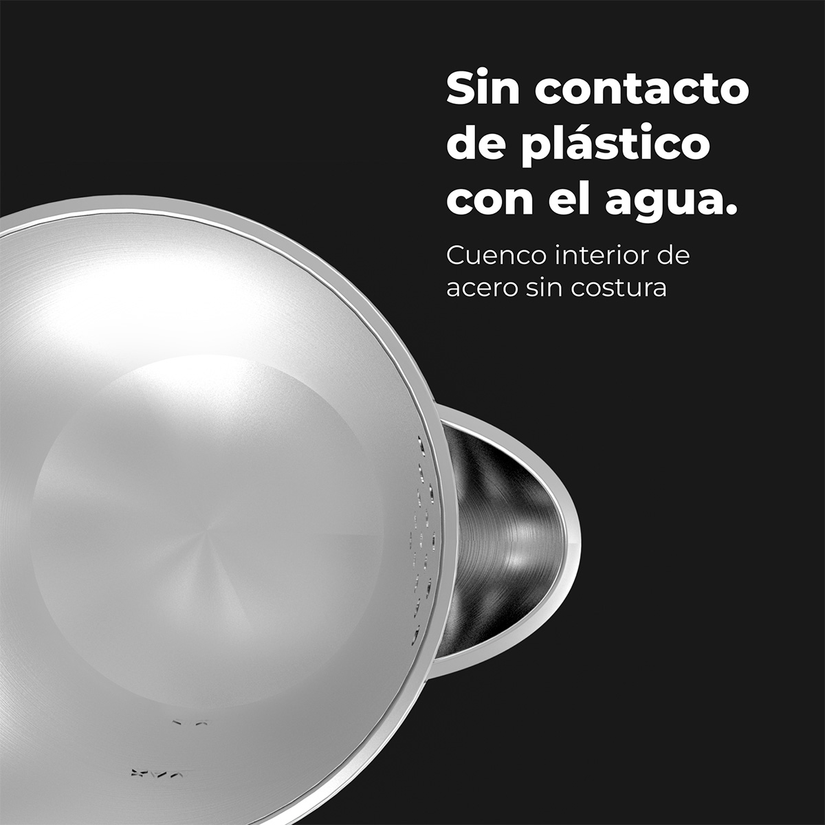 Zbliżenie garnka ze stali nierdzewnej z uchwytem. Tekst: Bez kontaktu plastiku z wodą.