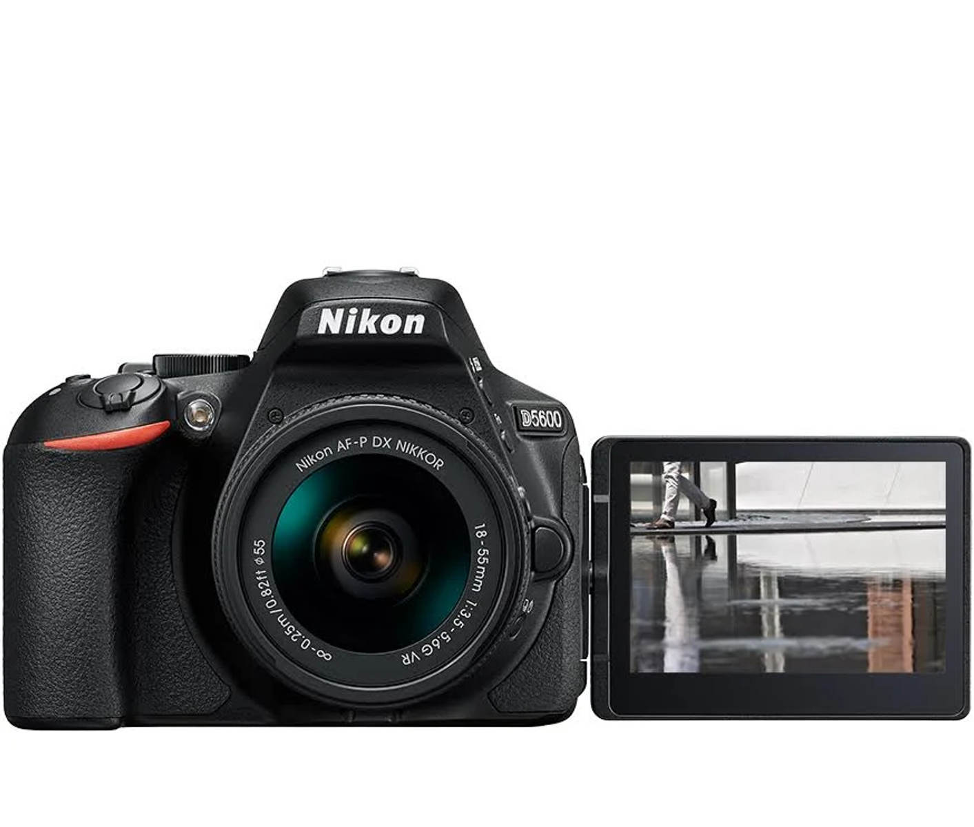Fotocamera Nikon nera con obiettivo e schermo ribaltabile. Su sfondo bianco.