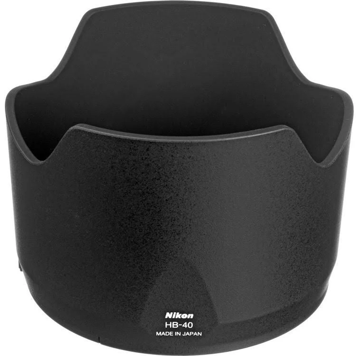 Schwarze Nikon-Gegenlichtblende, hergestellt in Japan, mit geschwungenem Design und breiter Öffnung.