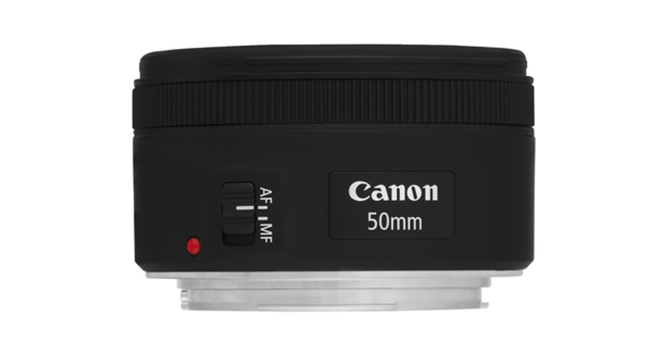 Schwarzes Canon 50mm Objektiv. Hat einen AF/MF-Schalter und Canon-Branding. Isoliert auf weißem Hintergrund.
