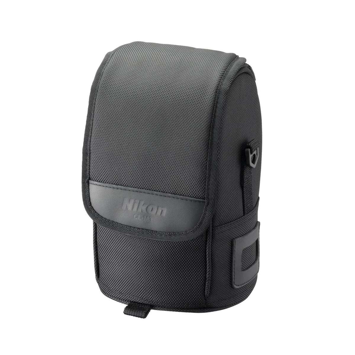 Schwarze Nikon Kameratasche. Rechteckige Form, mit Nikon-Logo auf der Vorderseite.