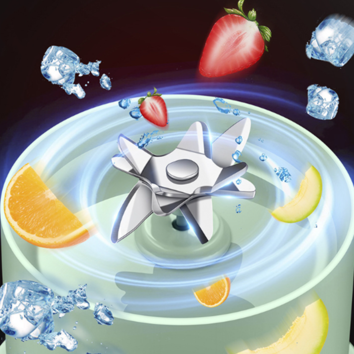 Ein Mixer mit Früchten und Eis. Eine silberne Klinge befindet sich in der Mitte, mit Früchten und Eiswürfeln darum herum.