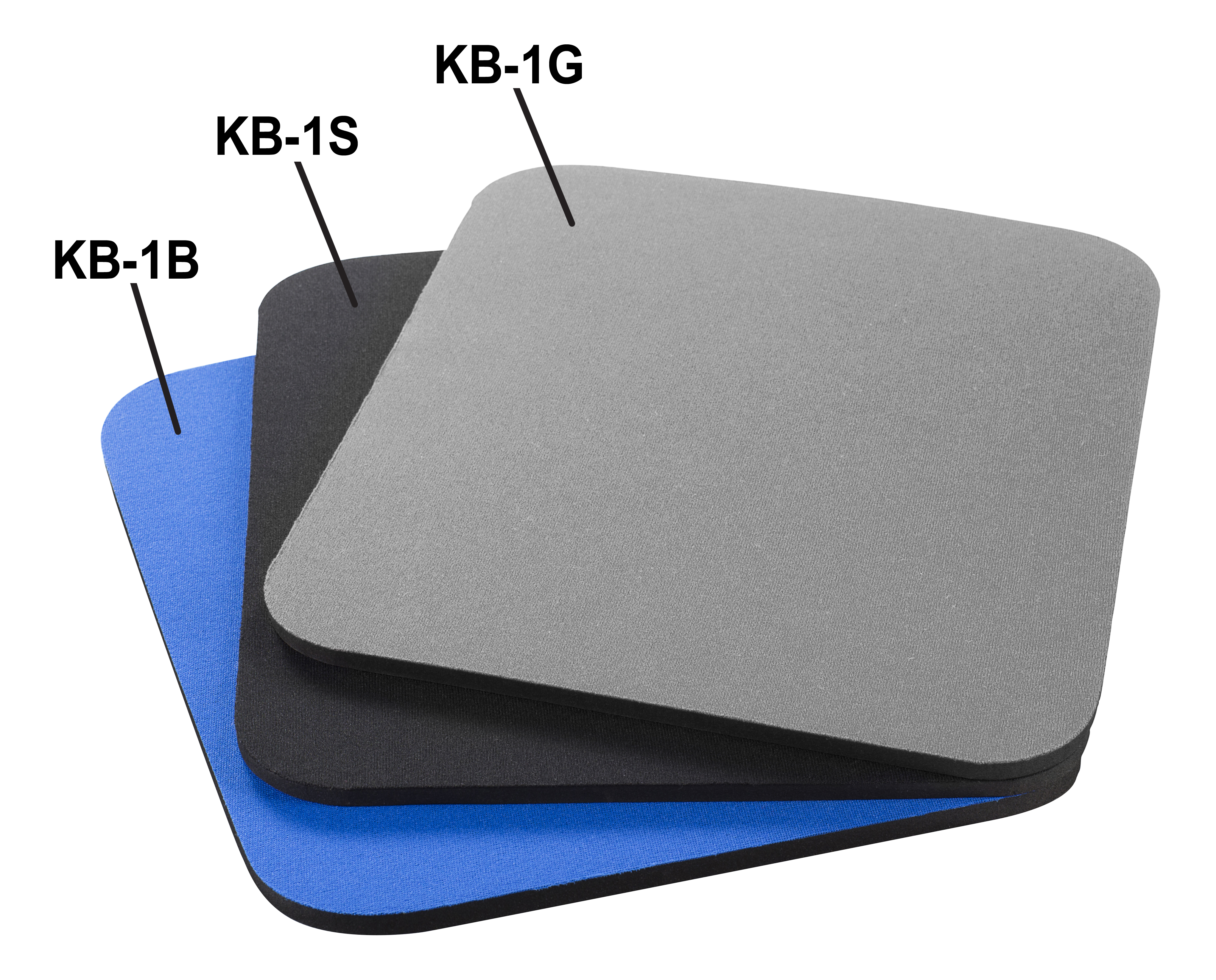 Drie schuimen muismatten in blauw, zwart en grijs, gelabeld met KB-1. Witte achtergrond.