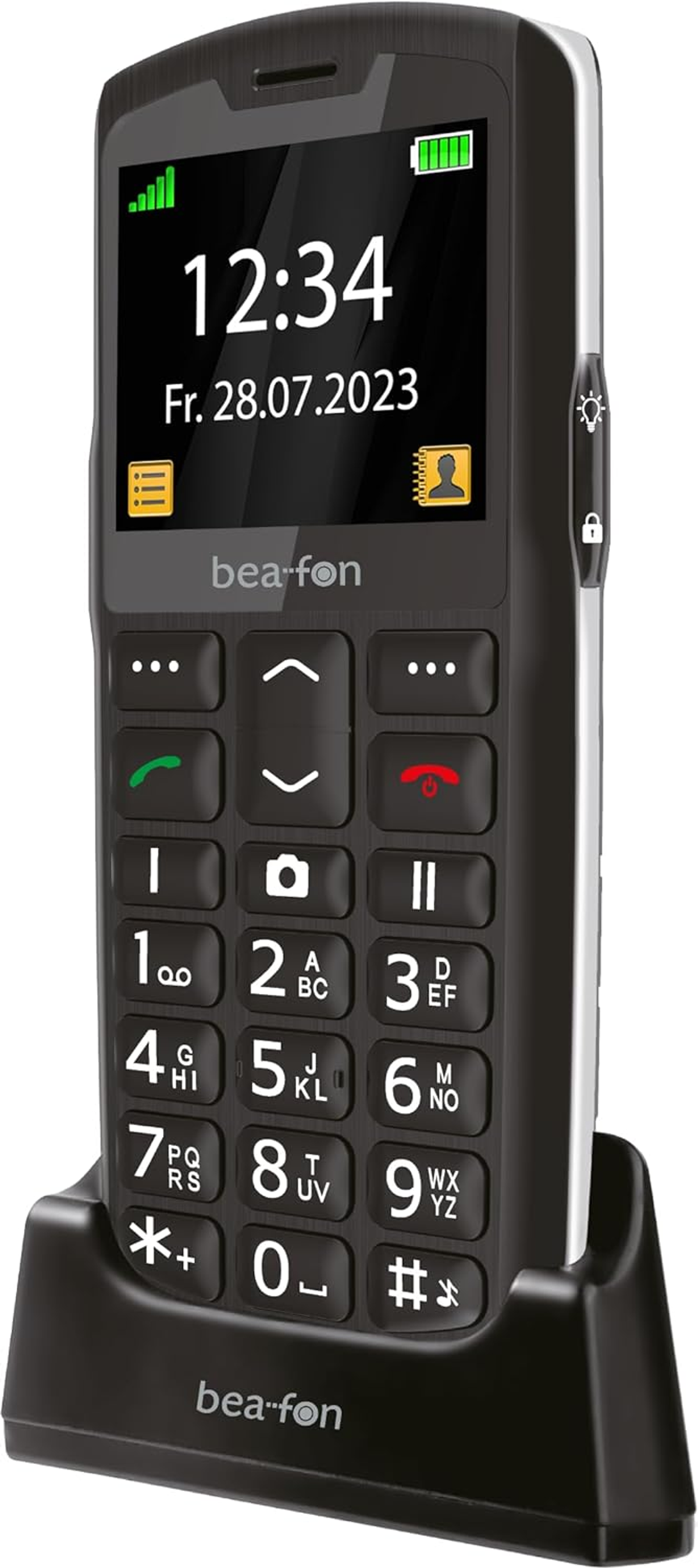 Un telefono senior nero Bea-fon con ampio display e tasti è sulla sua base di ricarica.