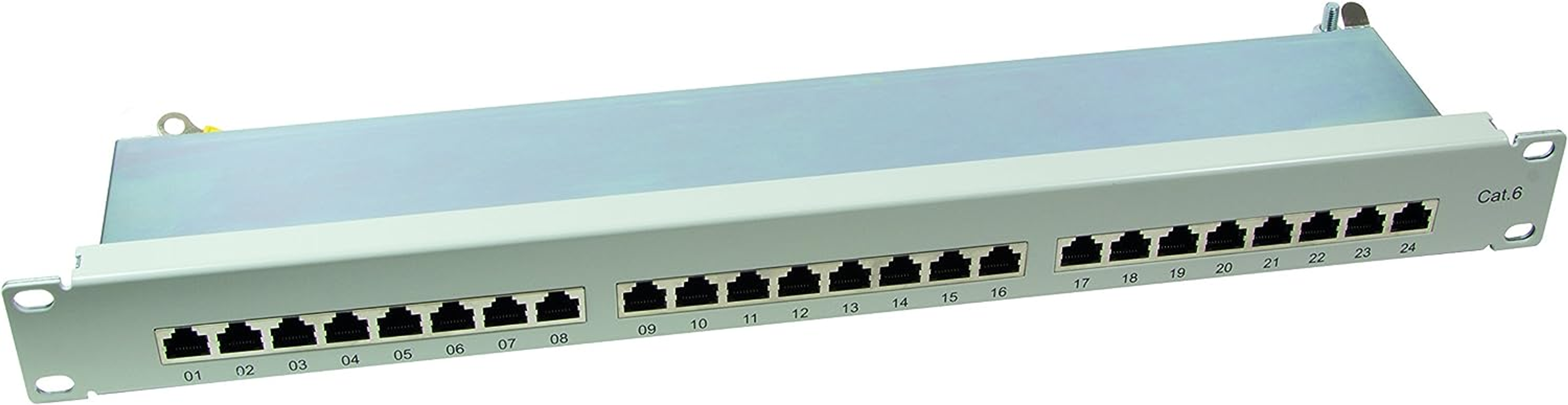 Ein graues Netzwerk-Patchpanel mit mehreren schwarzen RJ45-Anschlüssen, nummeriert.