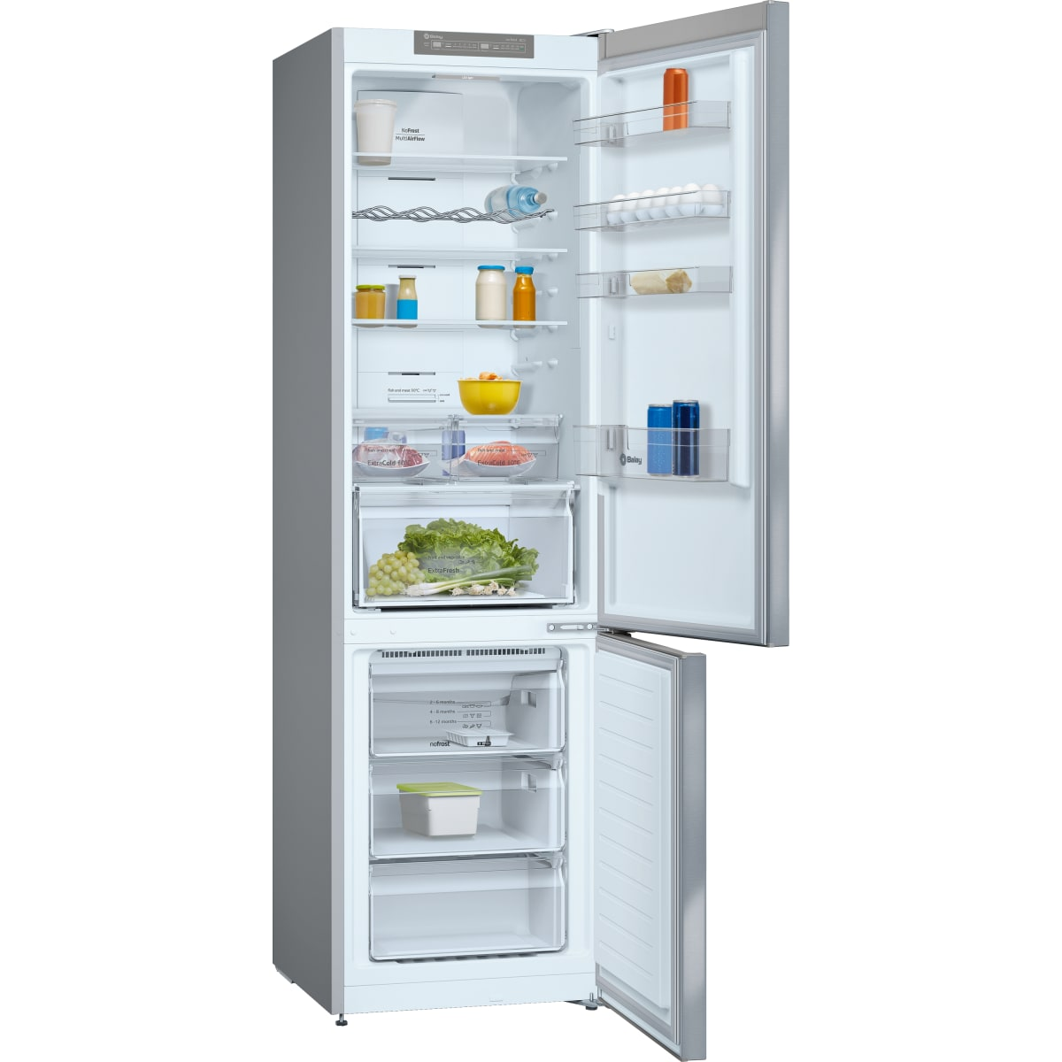 Refrigerador plateado y blanco abierto, con estantes, cajones y contenido visible.
