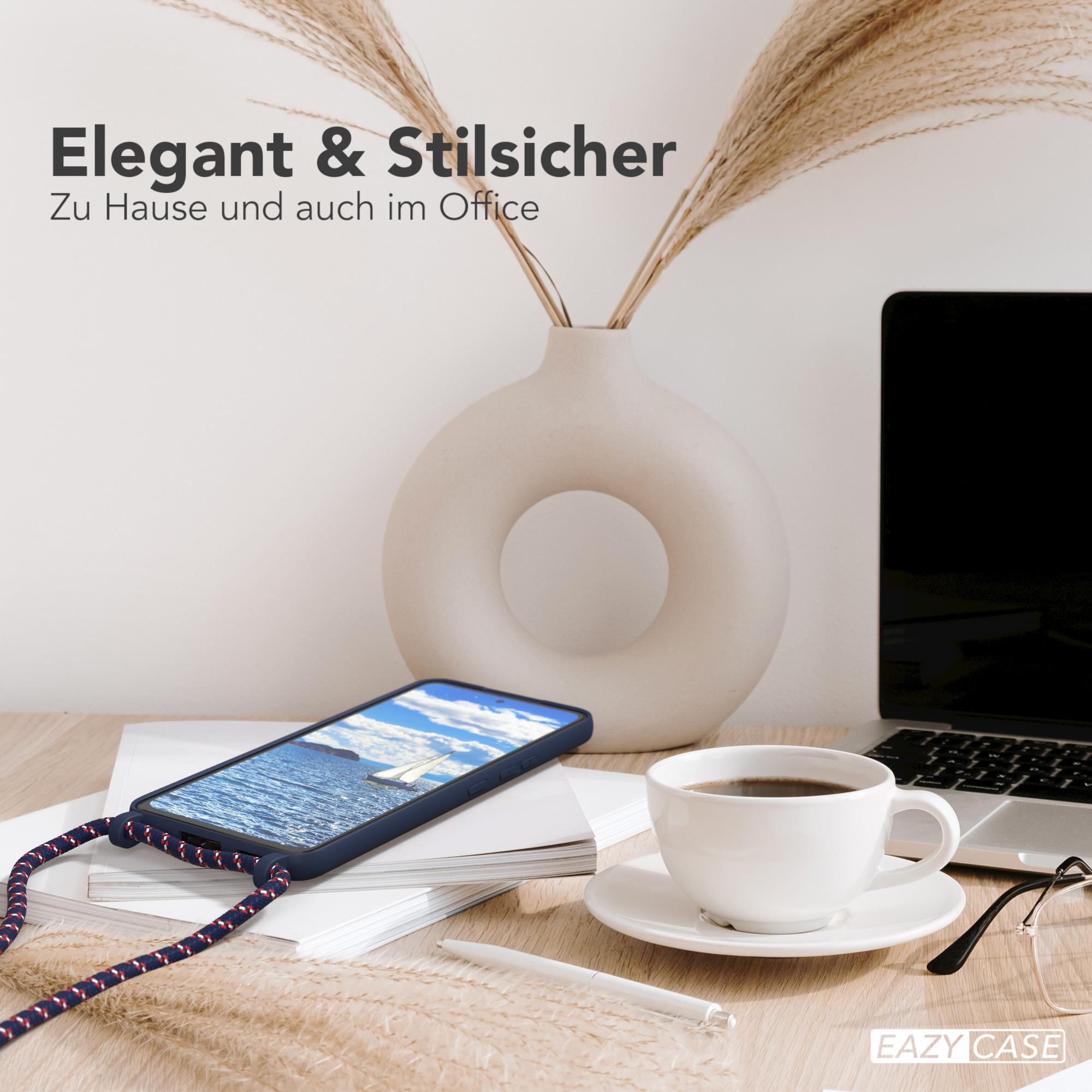 Handyhülle auf einem Schreibtisch mit Laptop und Kaffeetasse. Text: Elegant & stilvoll.