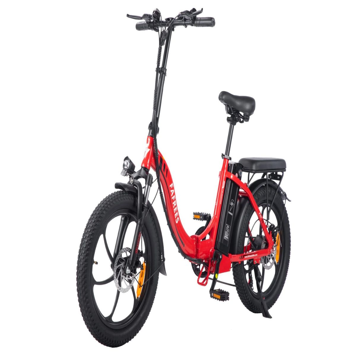 Una bici elettrica rossa con ruote nere, sella e sfondo bianco.