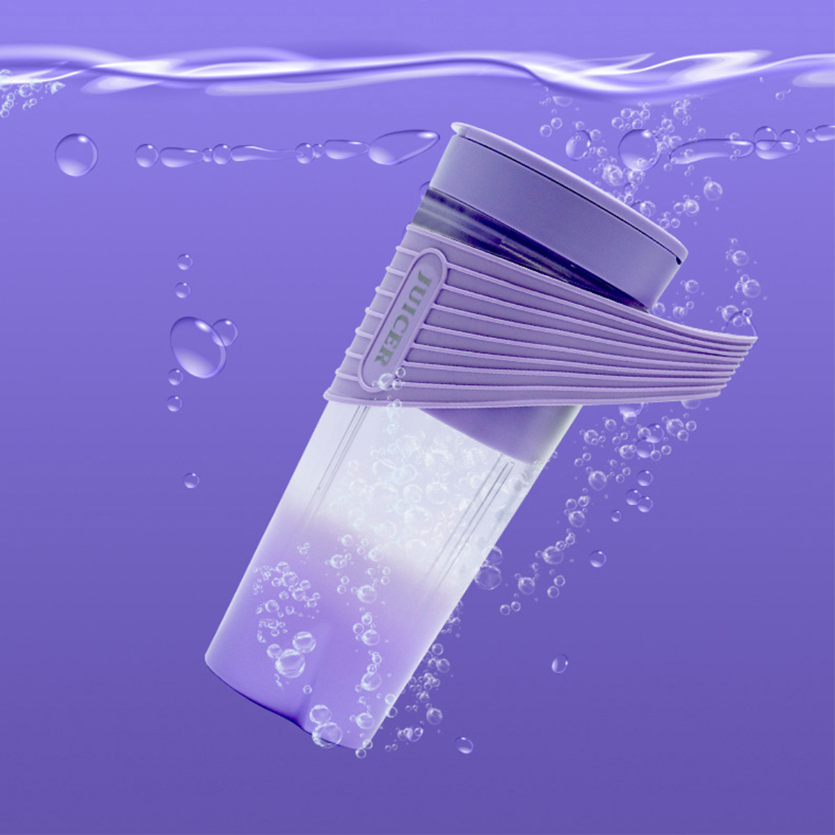Ein lilafarbener Entsafter in Wasser getaucht, mit Blasen, die eine dynamische Szene erzeugen.