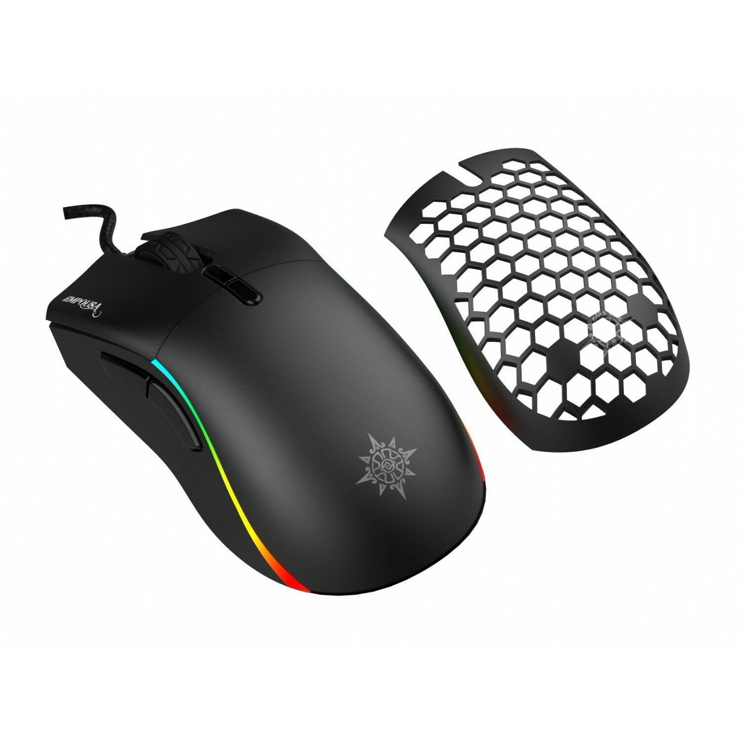 Eine schwarze Gaming-Maus mit RGB-Beleuchtung und einer abnehmbaren Abdeckung mit Wabenmuster.