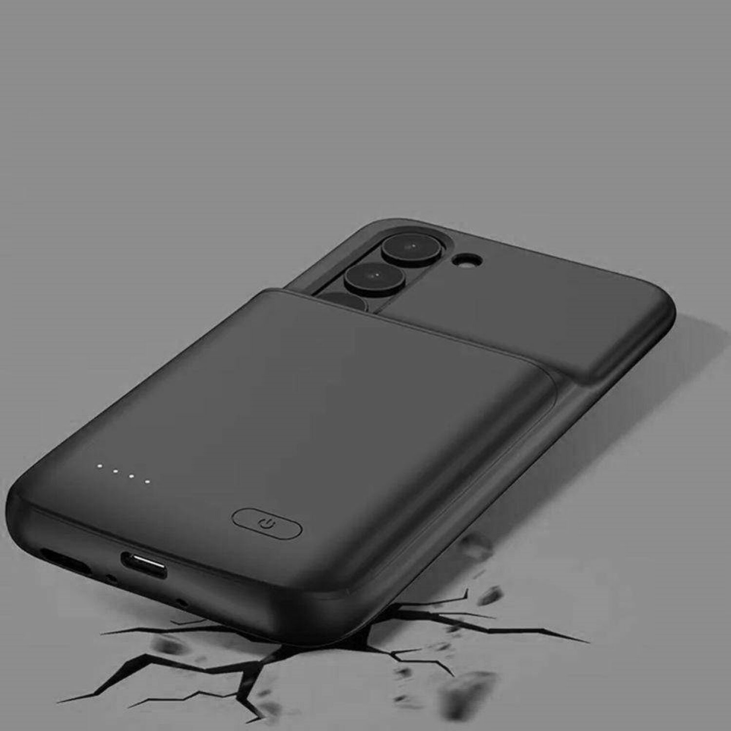 Custodia nera con porta di ricarica. La custodia copre il retro del telefono.