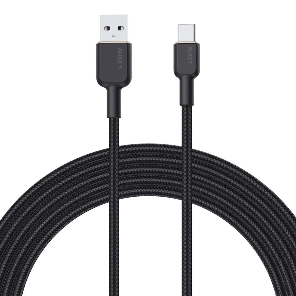 Cable USB-A a USB-C negro, enrollado. Marca AUKEY en conectores.