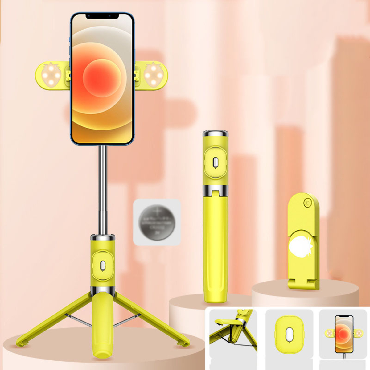 Gelber Selfie-Stick mit befestigtem Telefon und anderem Zubehör. Heller Hintergrund.