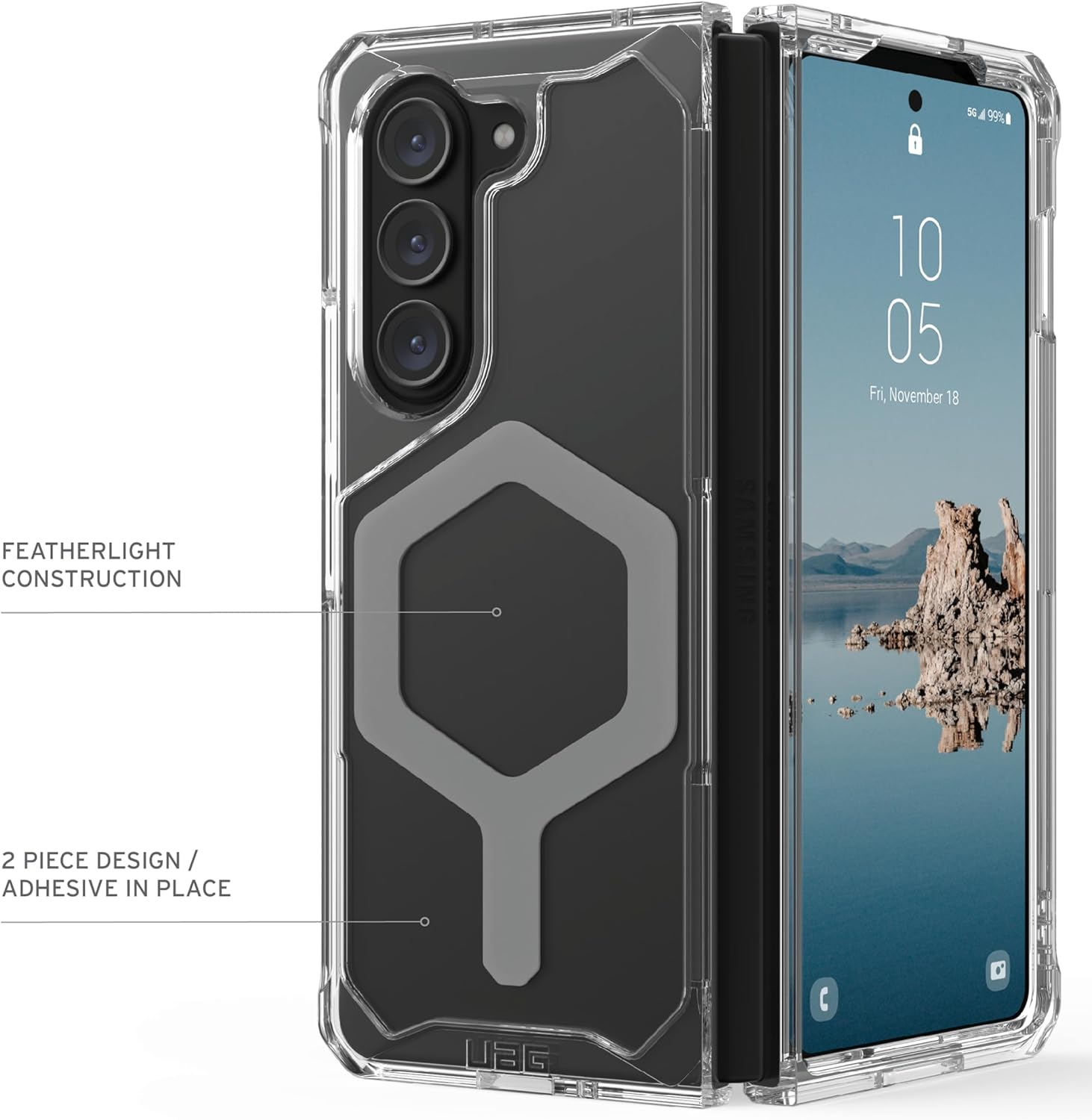Transparante telefoonhoes met telefoon erin, tekstlabels en een achtergrond met een landschap.