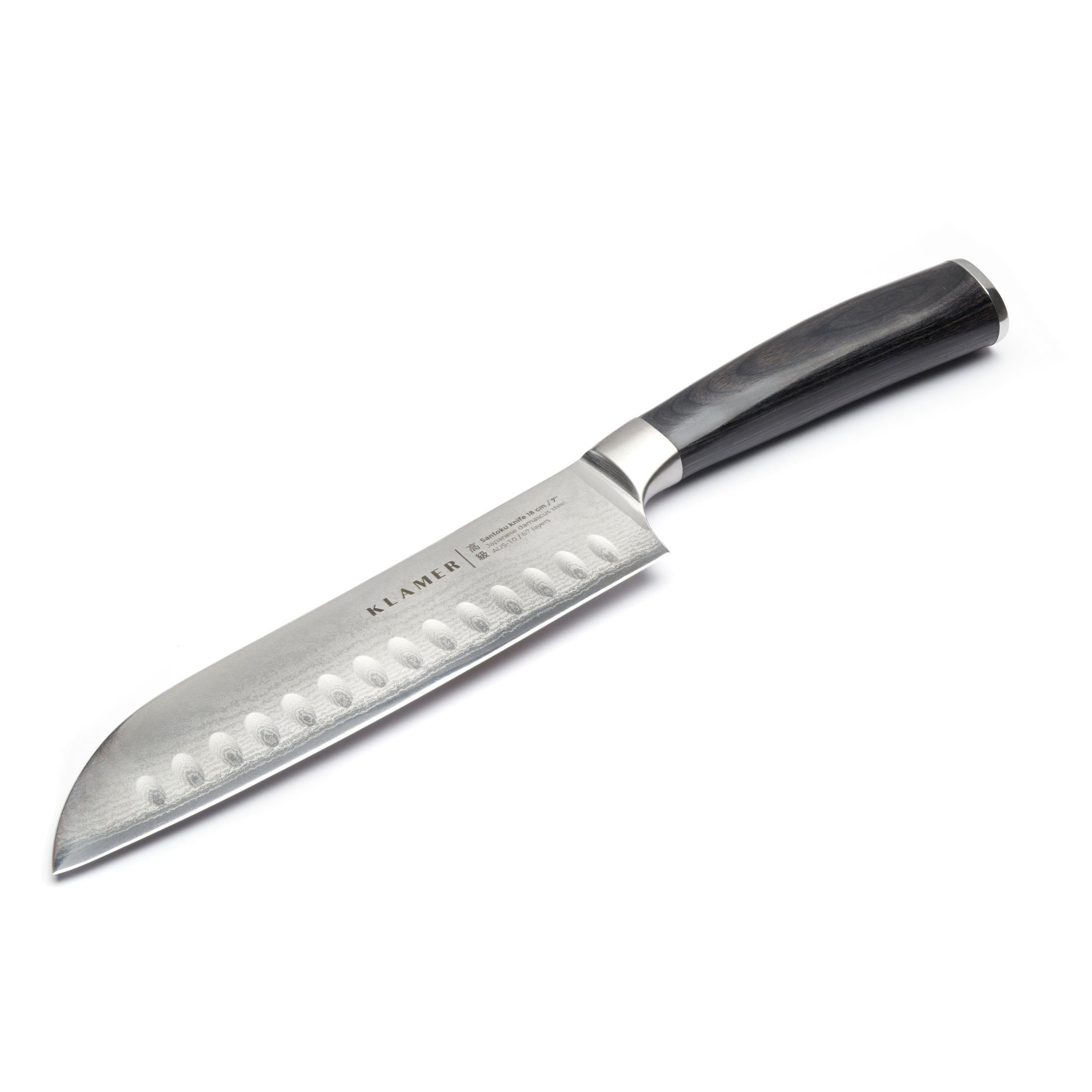 Ein Küchenmesser mit Holzgriff auf weißem Hintergrund, schräge Ansicht.