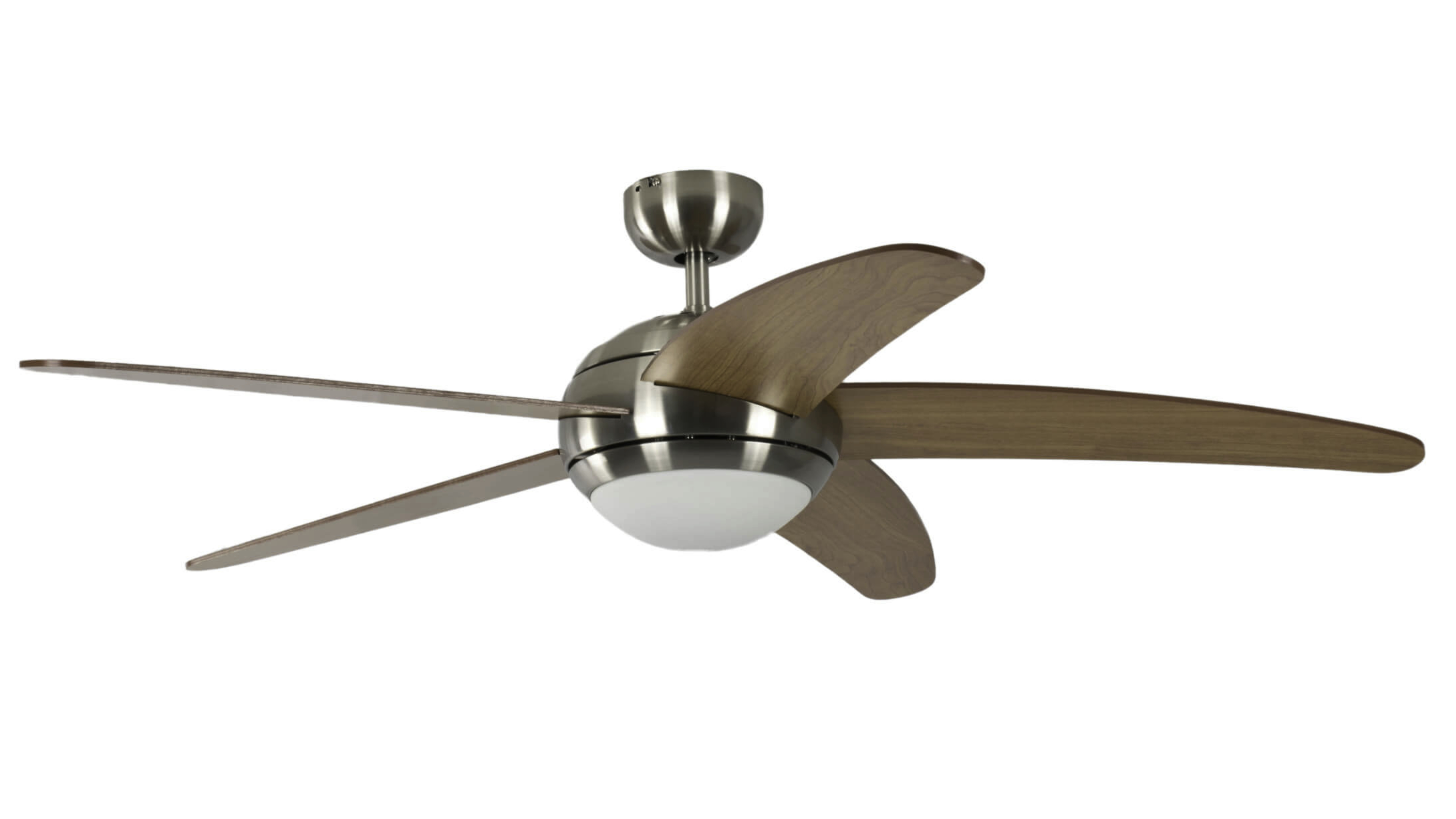 Deckenventilator mit 3 Holzflügeln und einem silbernen Motor. Es ist mit weißem Licht beleuchtet.