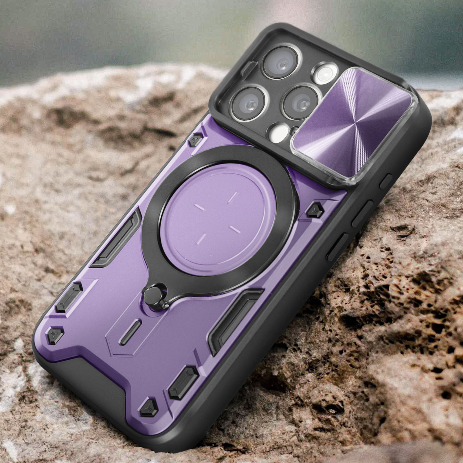 Custodia viola per telefono con copertura della fotocamera e supporto ad anello su una superficie rocciosa.