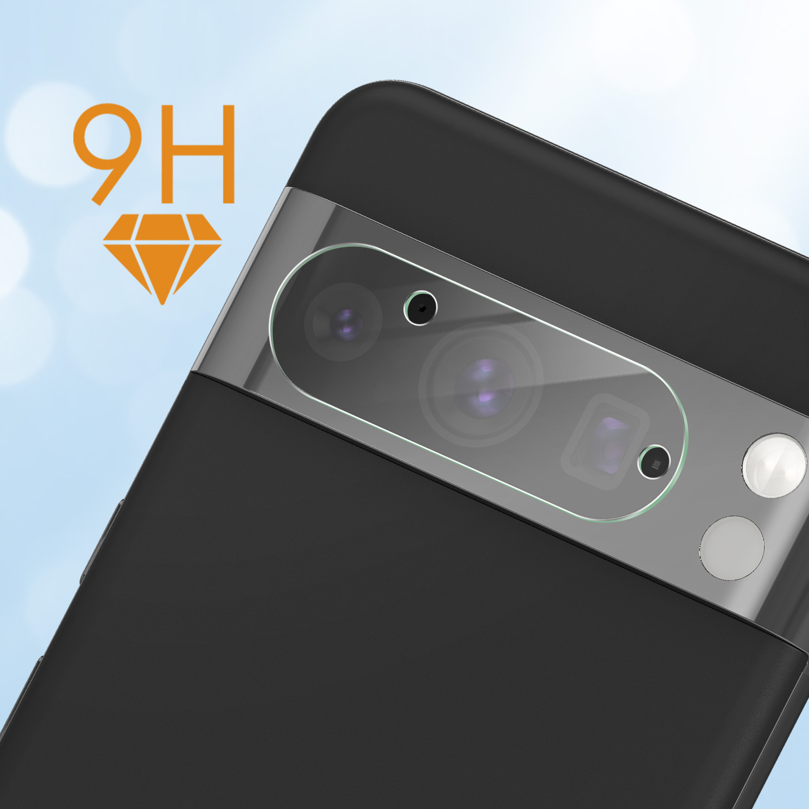 Un proteggi-obiettivo per la fotocamera del telefono con il testo '9H' e un'icona a forma di diamante. Il telefono è nero.