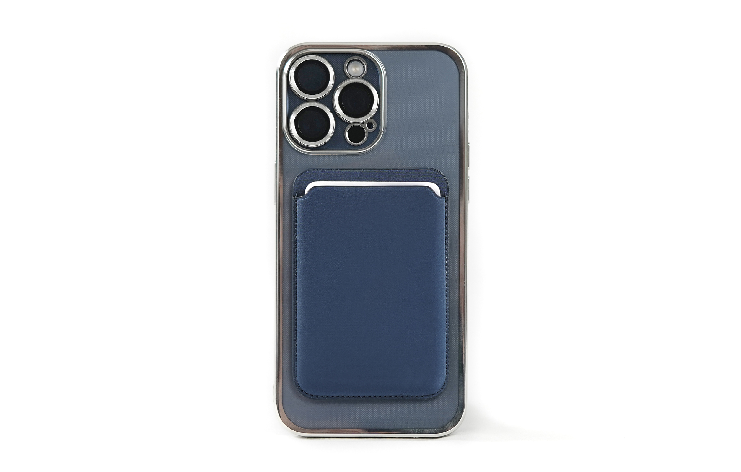 Eine blaue Geldbörse für das Telefon, die an einem Telefon befestigt ist. Das Telefon ist auf weißem Grund.