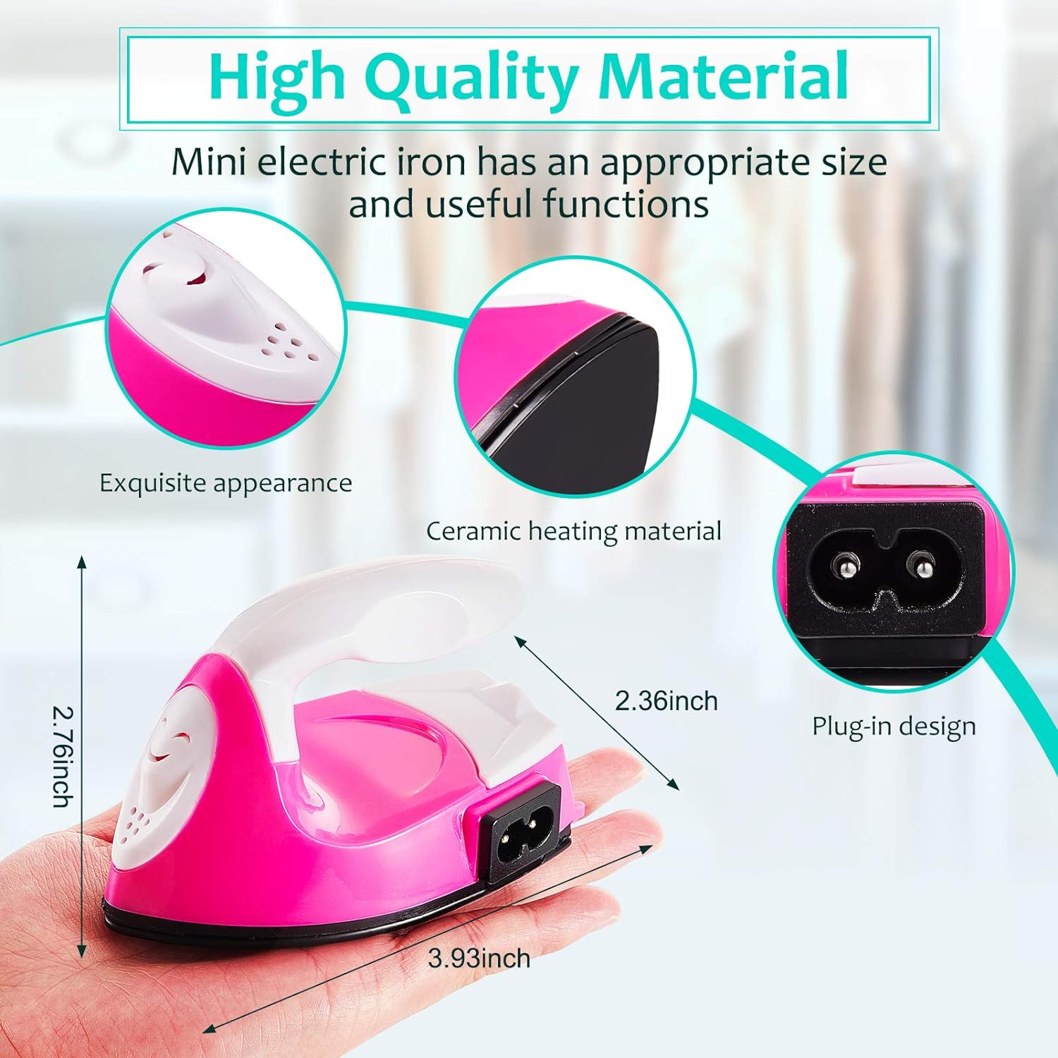 Rosa-weißes Mini-Bügeleisen mit Maßen, neben einer Hand. Zeigt das Steckdesign.