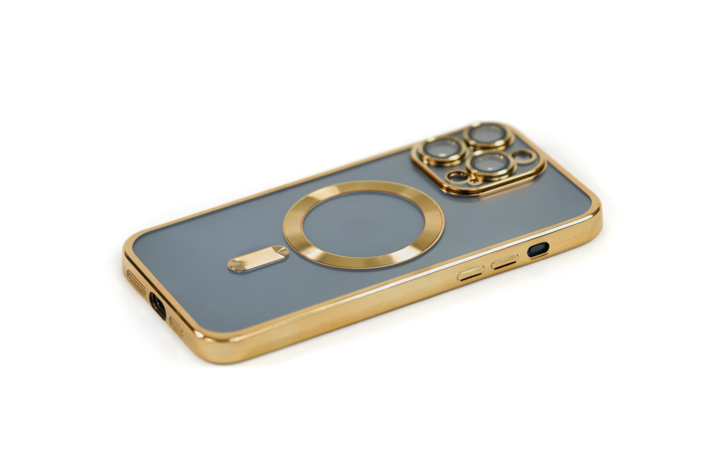 Telefon mit klarer Hülle und Goldring auf der Rückseite, mit drei Kameralinsen.
