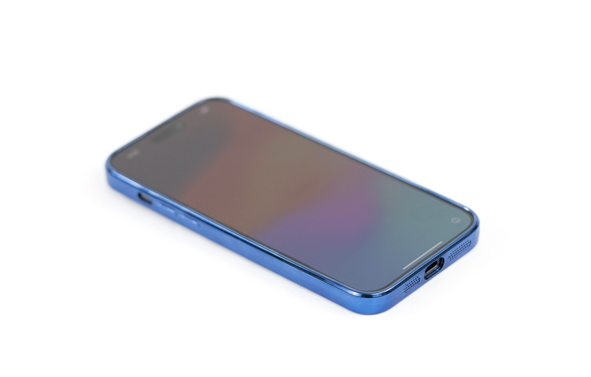 Blaues Telefon mit blauem Rahmen, isoliert auf weißem Hintergrund.