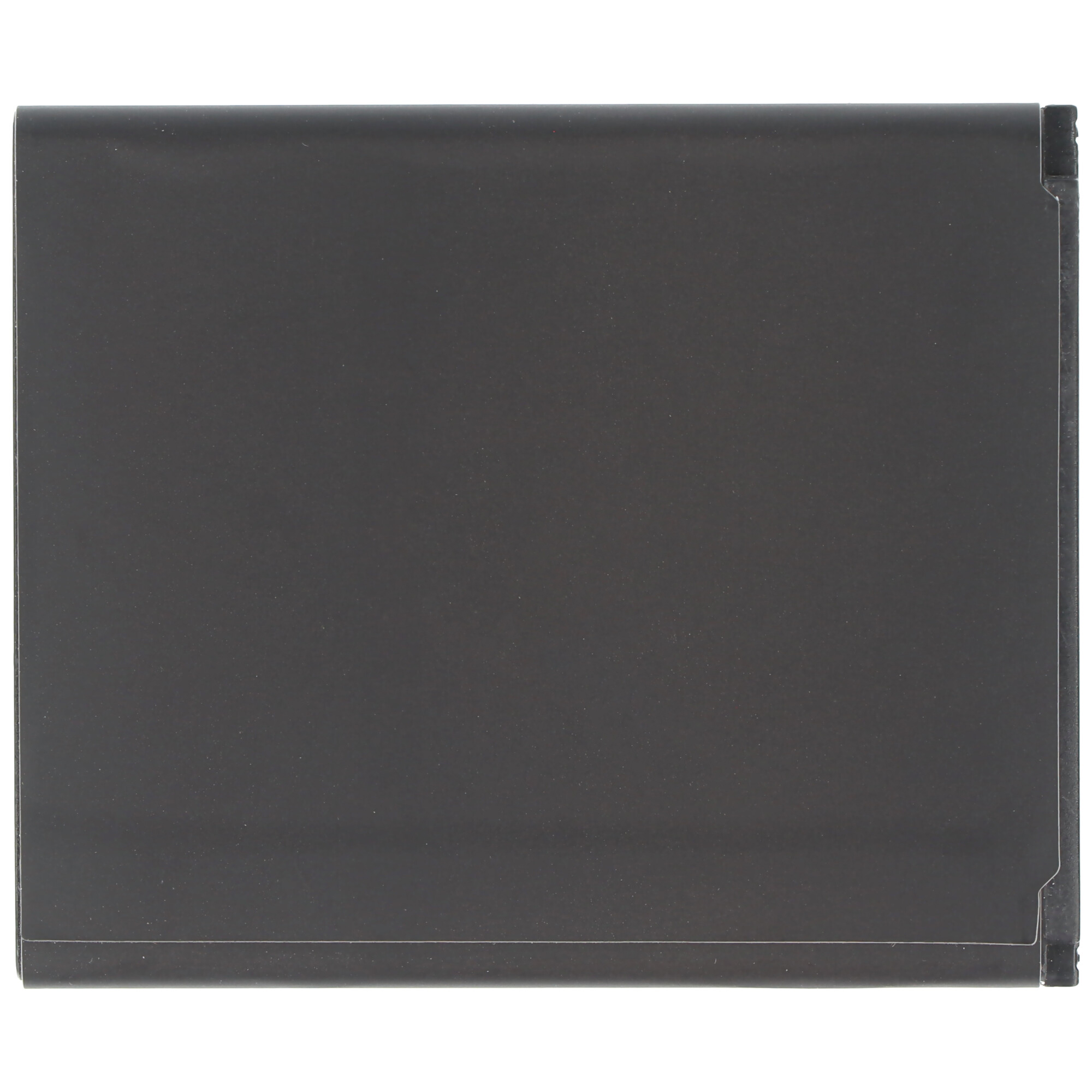 Un oggetto rettangolare grigio scuro, forse una batteria, su sfondo bianco.