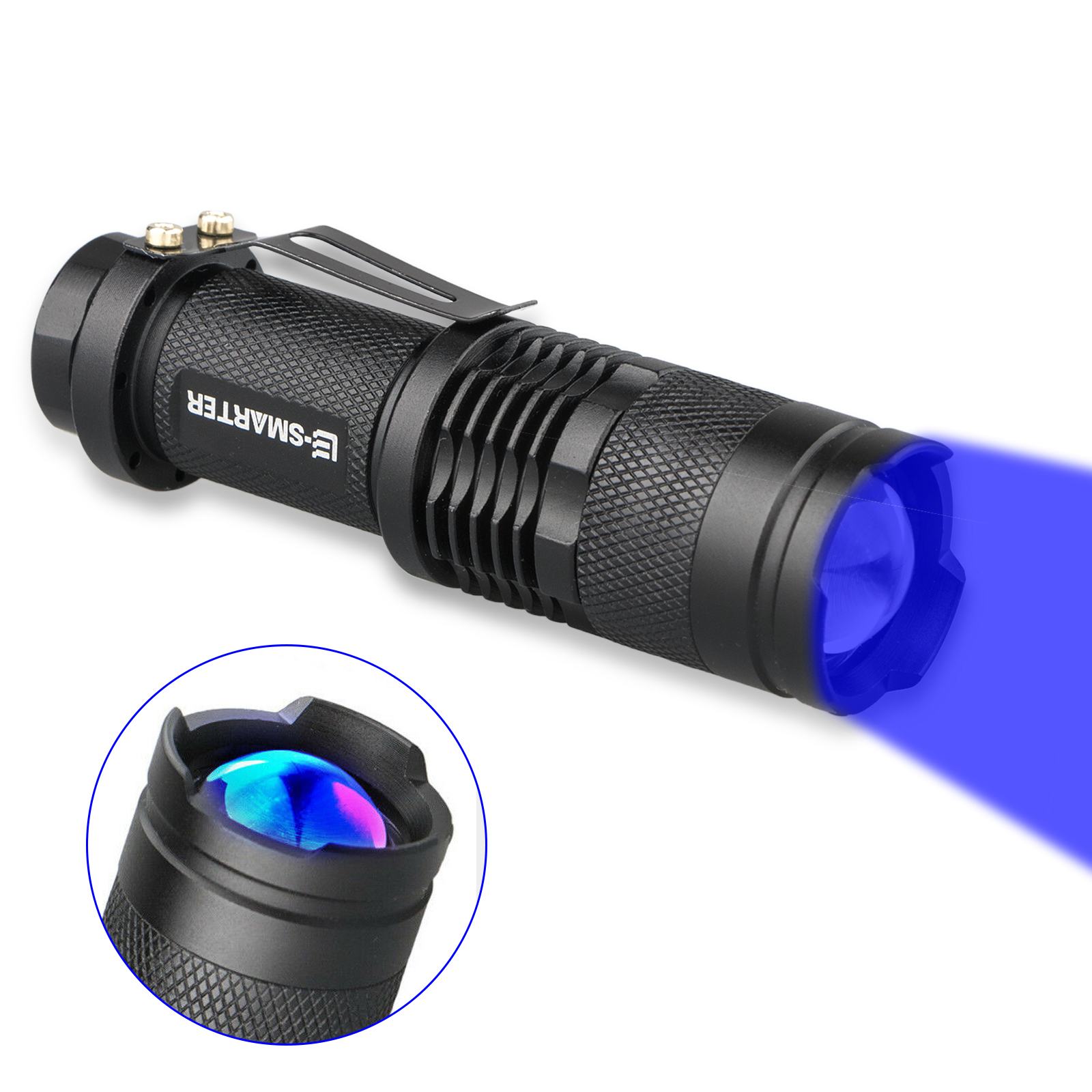 Schwarze UV-Taschenlampe, die blaues Licht aussendet. Nahaufnahme der Linse.