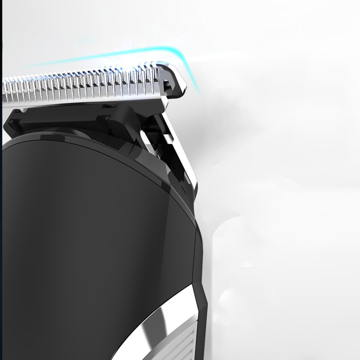 Czarna i srebrna maszynka do włosów, ostrze ze srebrnymi zębami, na białym tle.