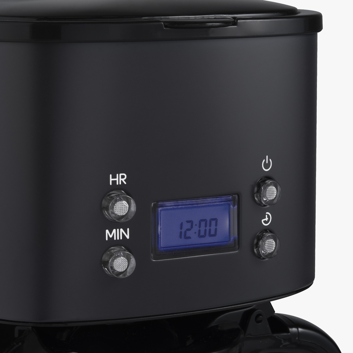 Een zwart koffiezetapparaat met een digitale klokweergave. Het display toont de tijd en heeft knoppen.