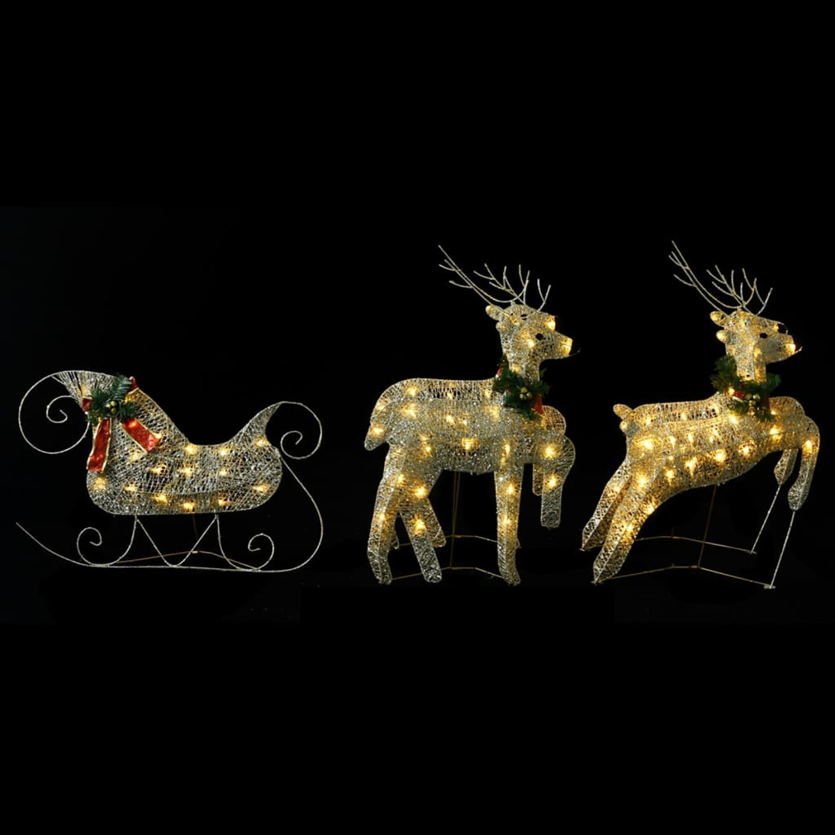 Weihnachtsdekorationen: ein Schlitten und zwei Rentiere mit Lichtern auf dunklem Hintergrund.