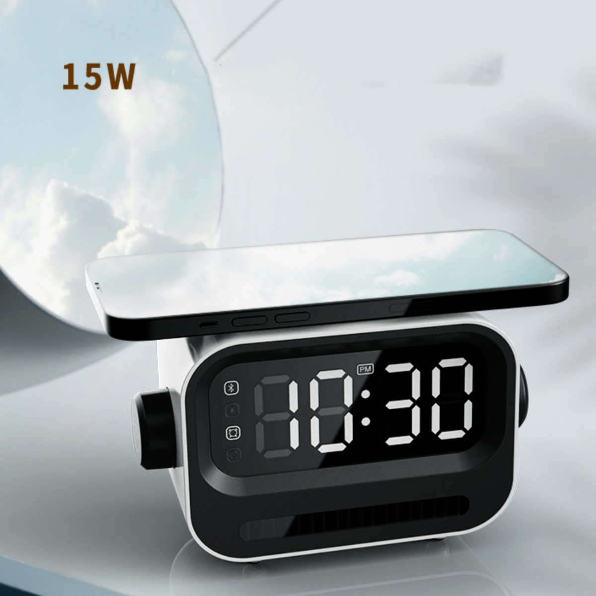 Schwarz-weiße Uhr mit Telefon oben drauf. Die Uhr zeigt die Zeit an, und das Telefon liegt oben drauf.