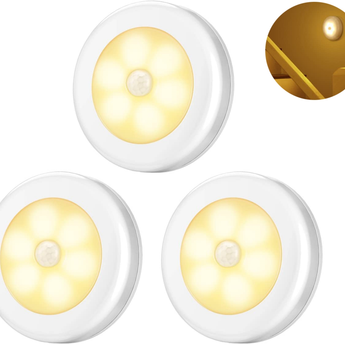 Drei weiße, runde, bewegungsempfindliche LED-Leuchten auf weißem Untergrund.
