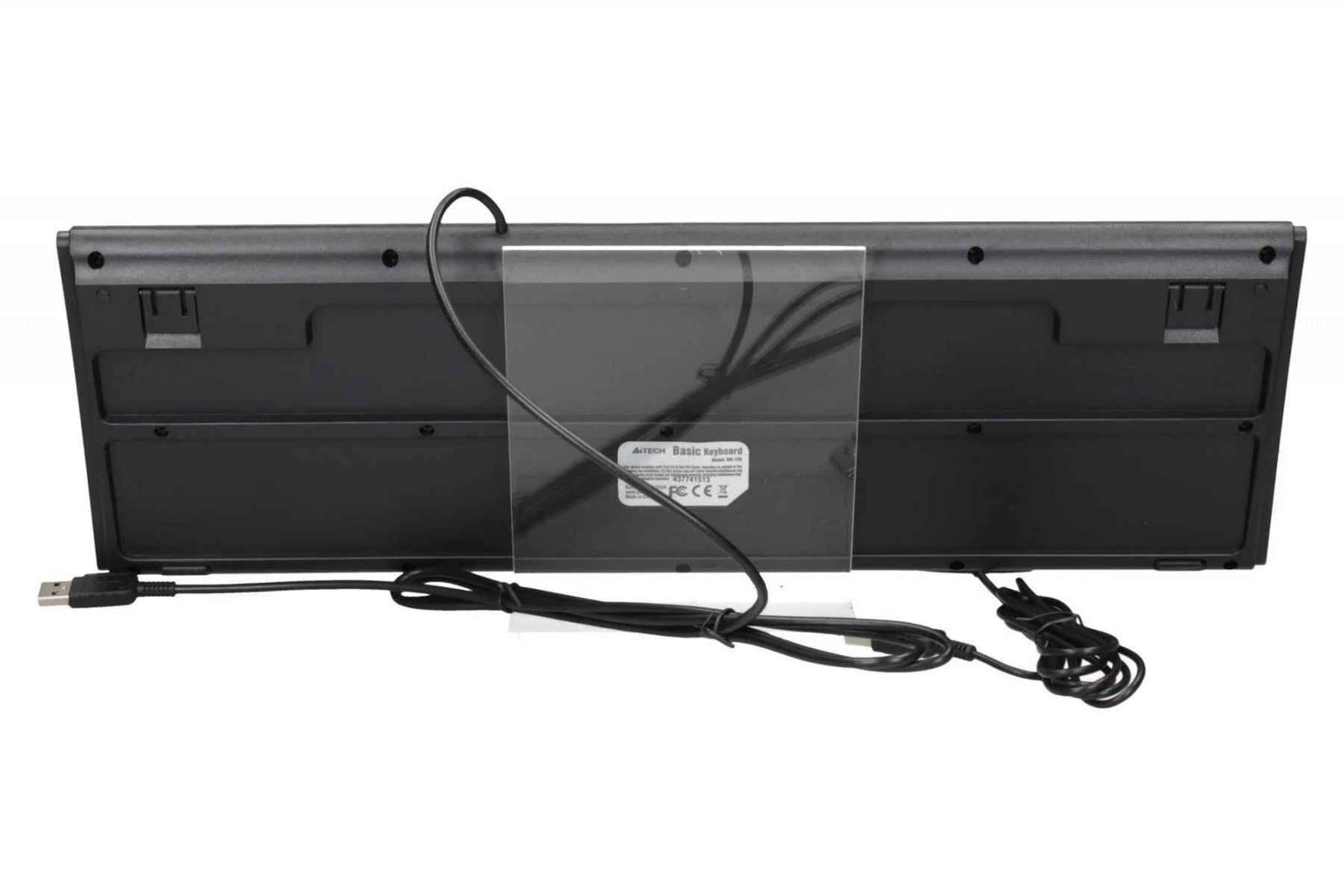 Czarny tył klawiatury z przezroczystym stojakiem. Widoczny kabel USB i inny kabel.