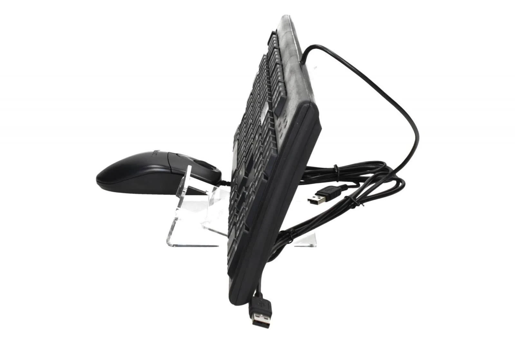 Czarna klawiatura i mysz na przezroczystych stojakach. Kabel USB łączy klawiaturę.