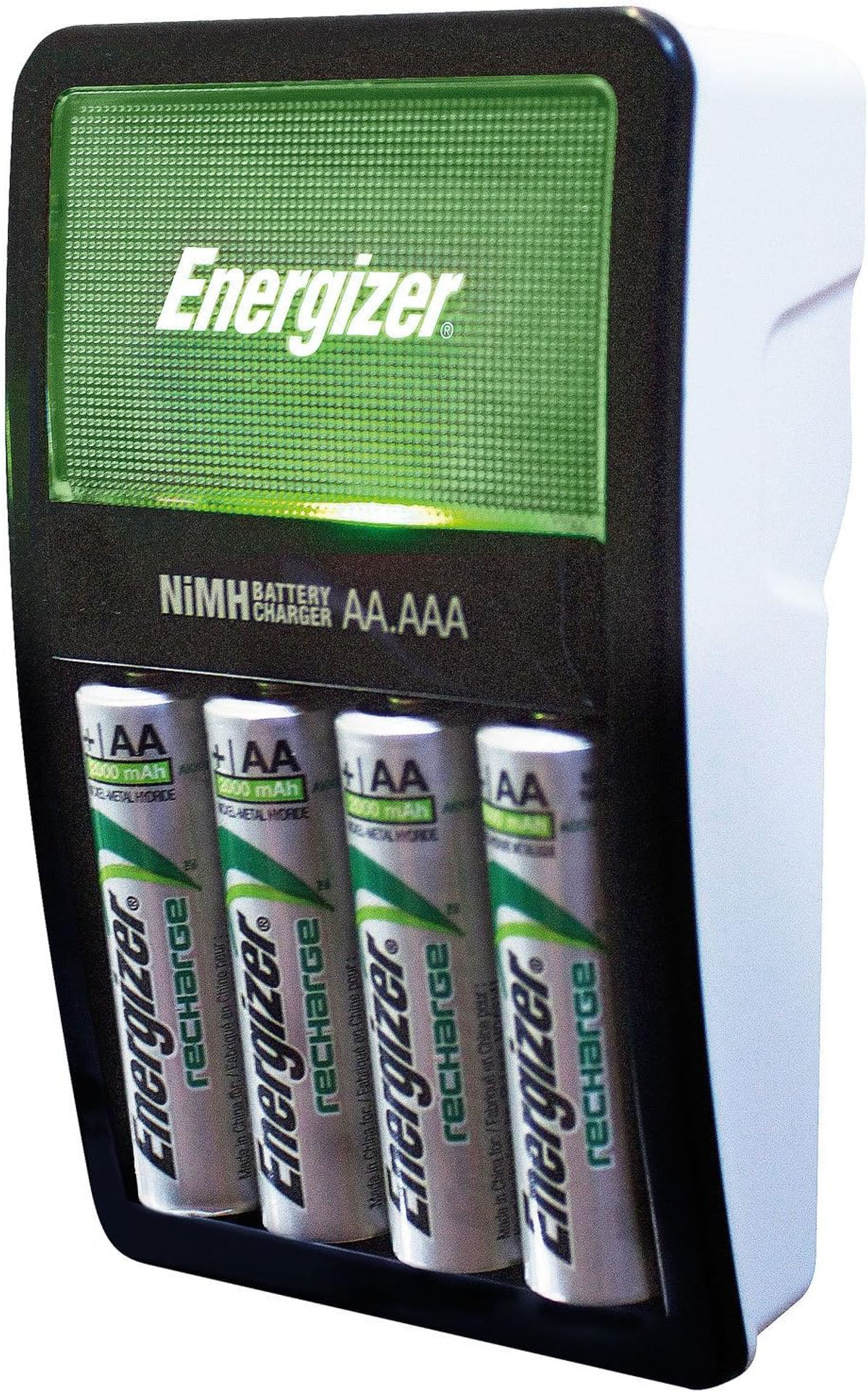 Ein schwarz-weißes Energizer NiMH-Batterieladegerät mit vier AA-Batterien darin.