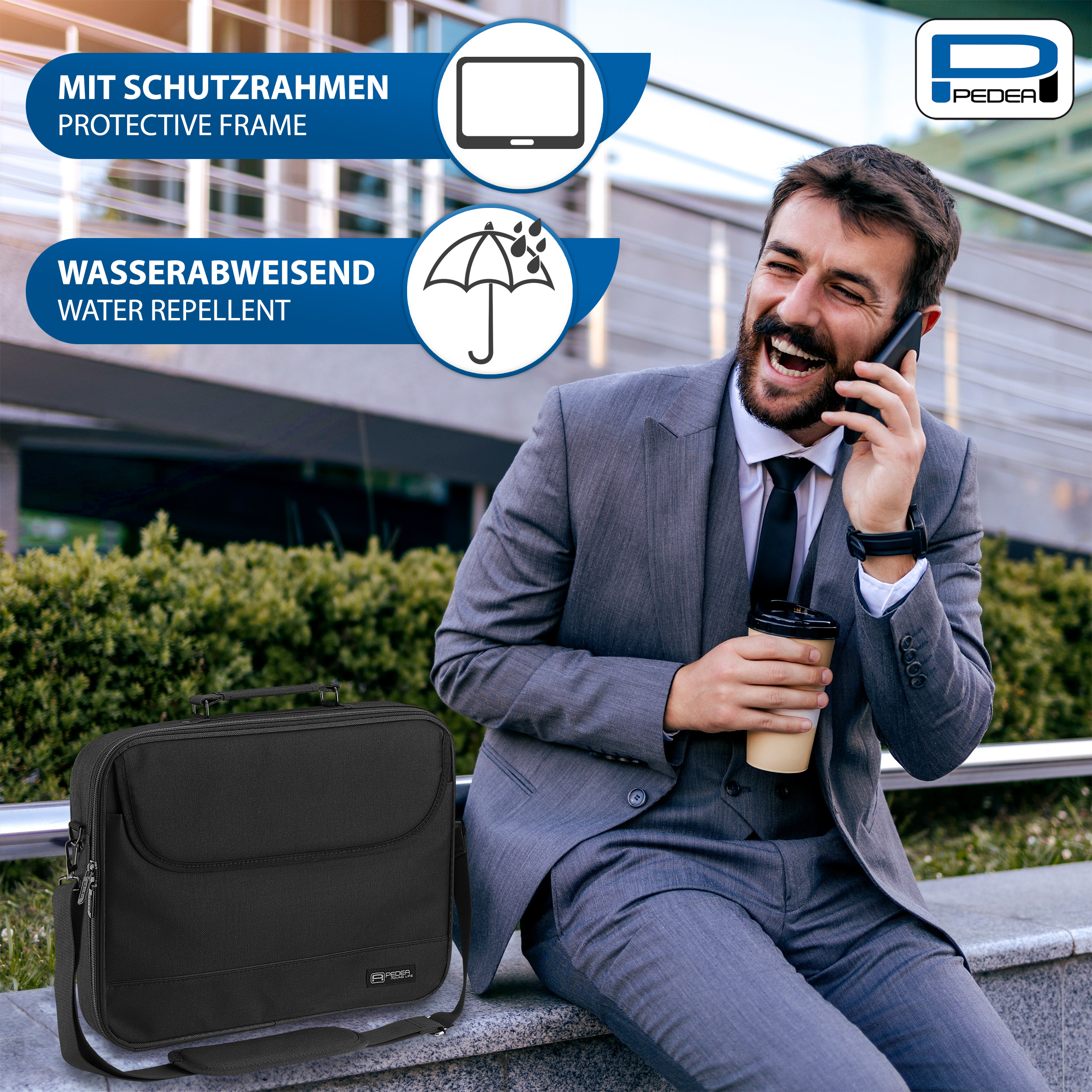 Ein lachender Mann im Anzug, mit Kaffee, Laptoptasche und Text über Schutzrahmen und wasserabweisend.