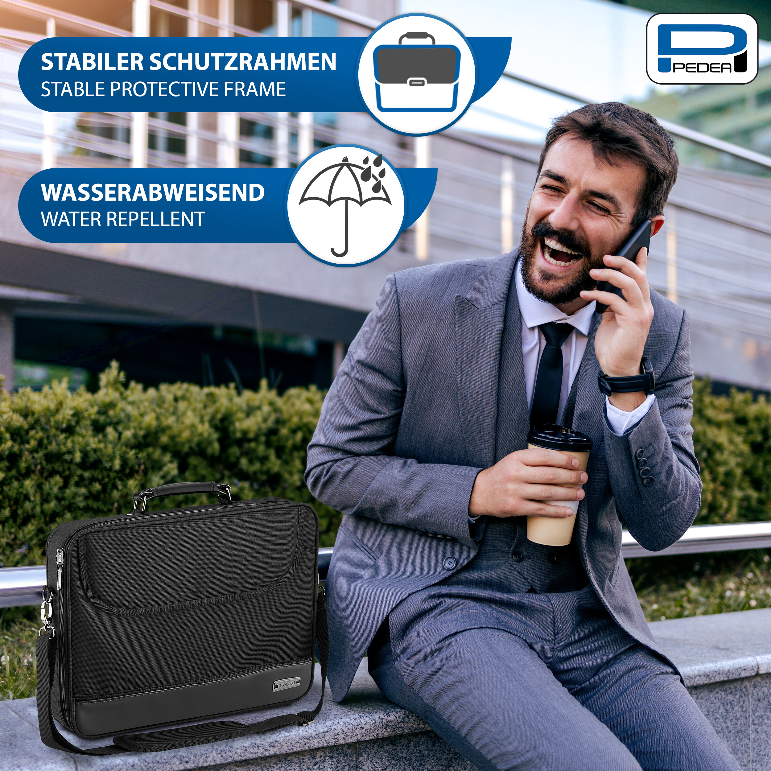Ein Mann im Anzug auf einer Bank telefoniert. Eine schwarze Aktentasche und eine Tasse liegen neben ihm.