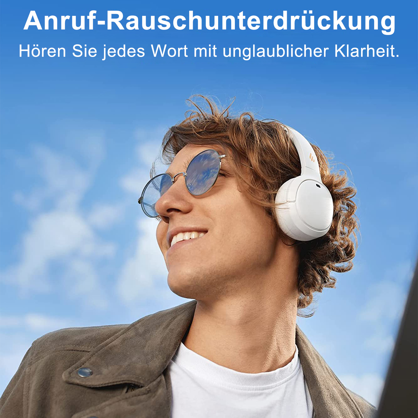 Un uomo con le cuffie sorride, il testo dice 'Anruf-Rauschunterdrückung' e 'Hören Sie jedes Wort mit unglaublicher Klarheit'.