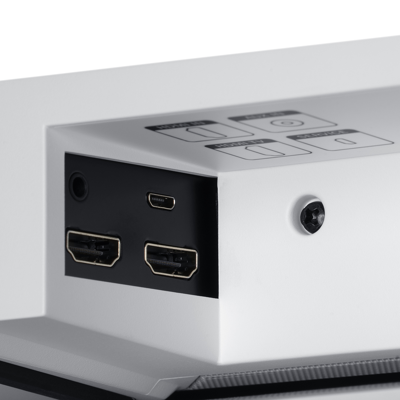 Nahaufnahme eines weißen Geräts mit HDMI-Anschlüssen, Audioanschluss und Micro-USB-Anschluss.
