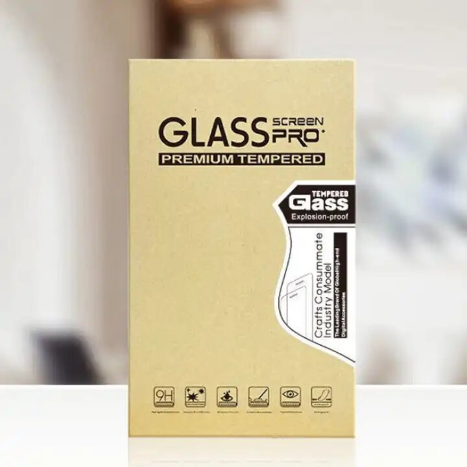 Braune Box mit Text: GLASS PRO und einem Bild eines Displayschutzes. Sie liegt auf einer Oberfläche.