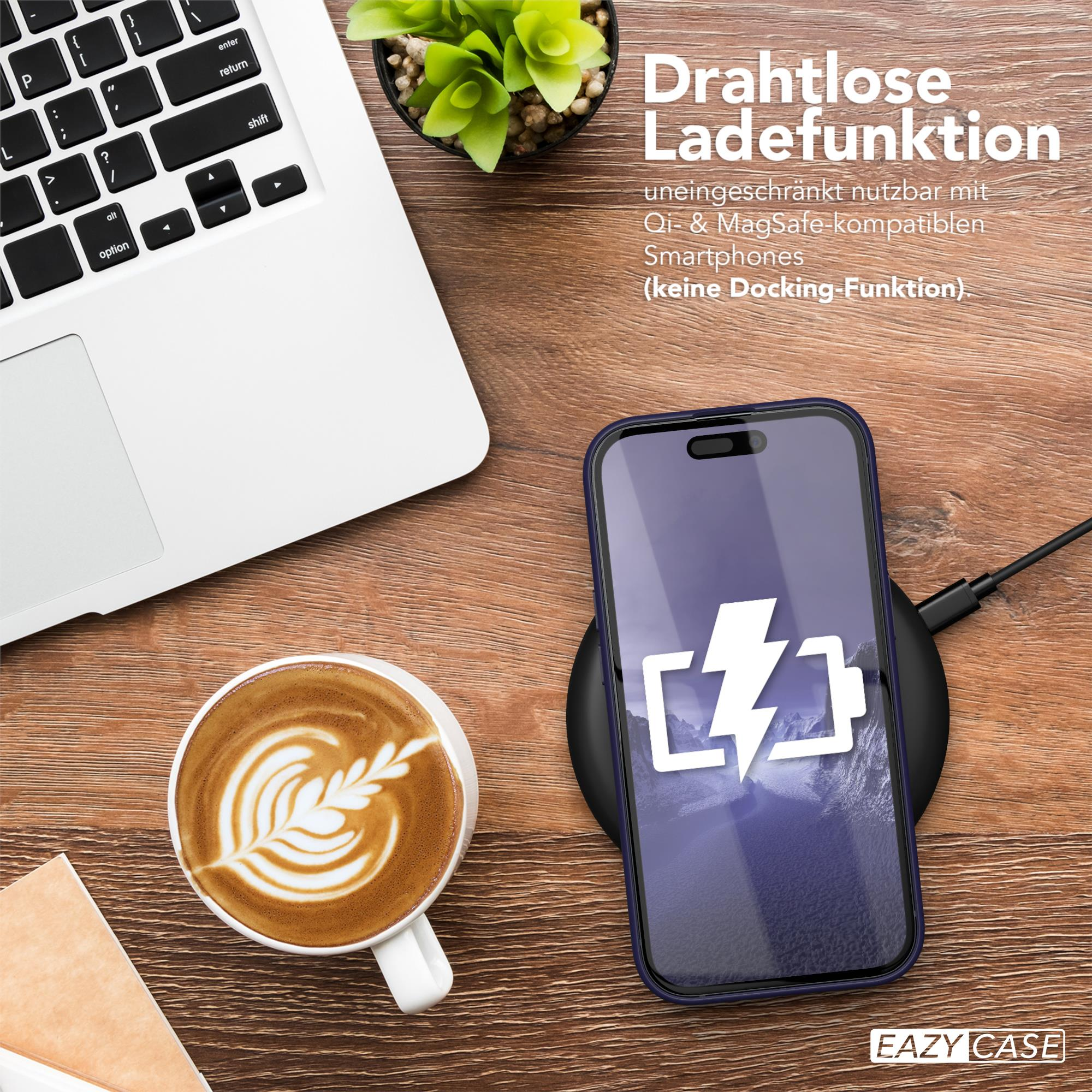 Laptop, Kaffee und Telefon, das auf einem Holztisch geladen wird. Text: Kabellose Ladefunktion.